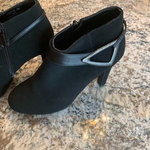 MPO Shoes Size 6 Black Ankle Bootie
